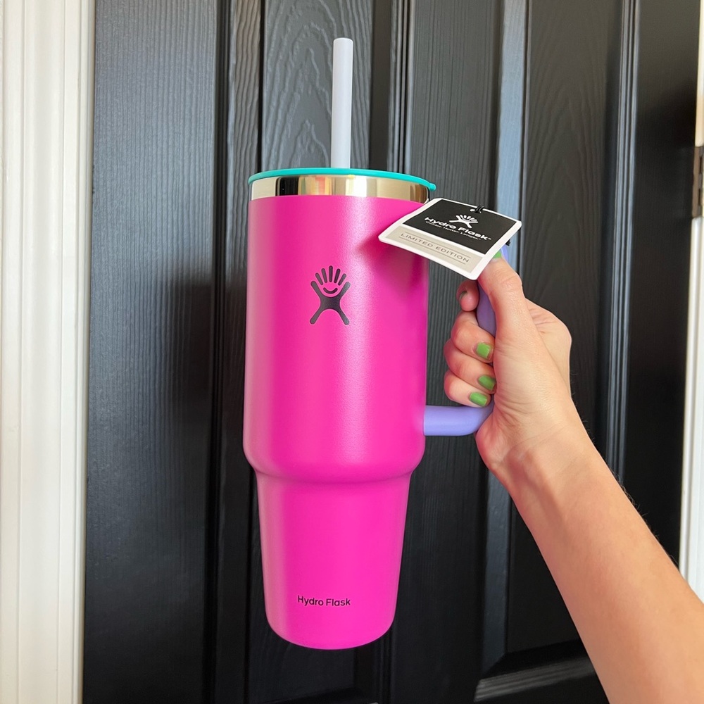 Limited Edition Remix 40 oz Travel Tumbler in Holiday Punch Hydro Flask Bottle
